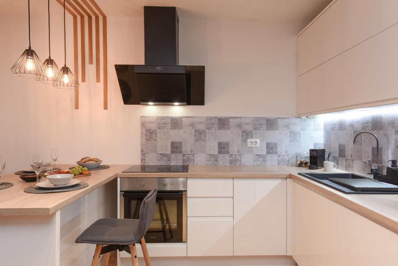 L&R Luxury Apartment- Free Parking ซาดาร์ ภายนอก รูปภาพ